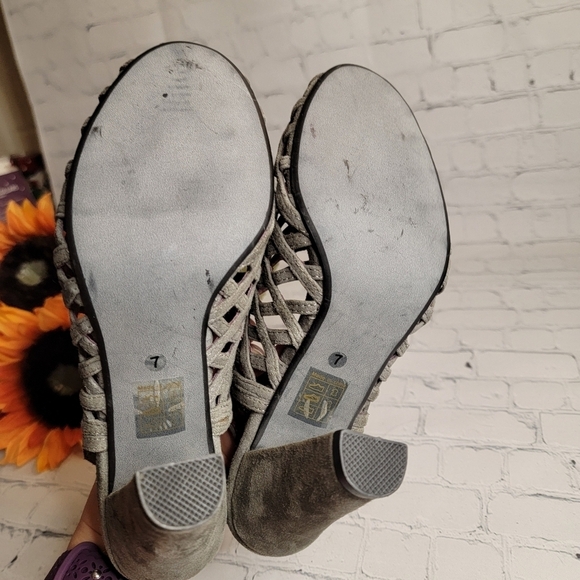 Anthropology Farylrobin Gray Suede Cage Sandles Size 7 - Picture 7 of 7